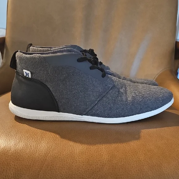 Hurley Gray and Black Chukka Boots Sleek Modern Design - Picture 5 of 6